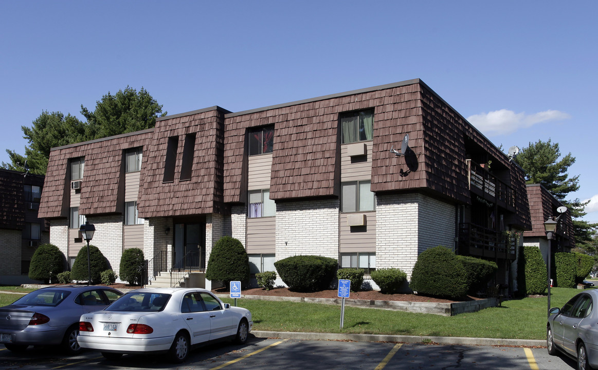 Jamestown Apartments in Warwick, RI - Building Photo