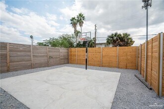 16 Redwood Ave in McAllen, TX - Building Photo - Building Photo