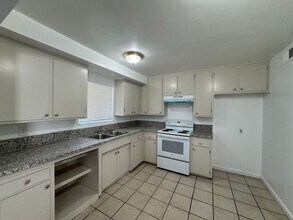 2120 California Ave in Bakersfield, CA - Building Photo - Building Photo