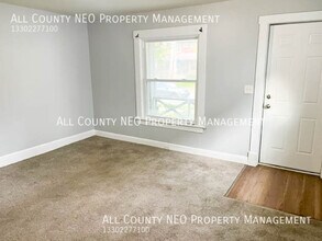 2202 W 98th St-Unit -Unit 2 in Cleveland, OH - Building Photo - Building Photo