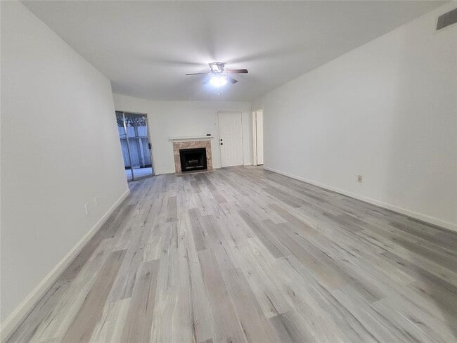 8787 Brae Acres Rd in Houston, TX - Building Photo - Building Photo
