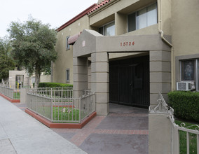 15704 - 15724 Orange Avenue in Paramount, CA - Building Photo - Building Photo