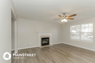 5728 Fairchase Ave in Charlotte, NC - Foto de edificio - Building Photo