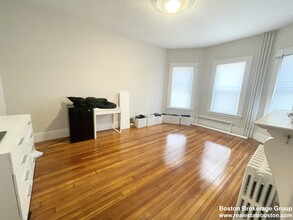 158 Boston St, Unit 1 in Boston, MA - Building Photo - Building Photo