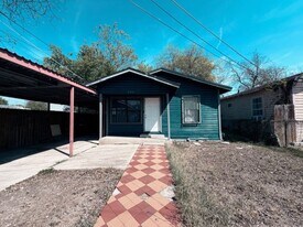 321 Huntington St in San Antonio, TX - Building Photo