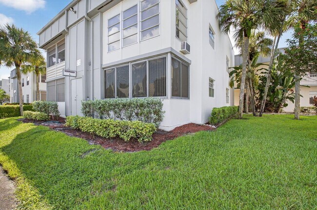 538 Normandy Ln in Delray Beach, FL - Building Photo - Building Photo