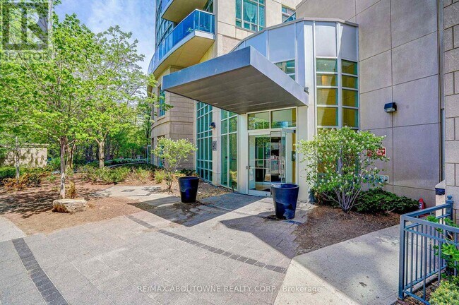 90 Absolute Ave in Mississauga, ON - Building Photo - Building Photo