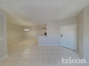 1406 W Emerald Ave in Mesa, AZ - Foto de edificio - Building Photo