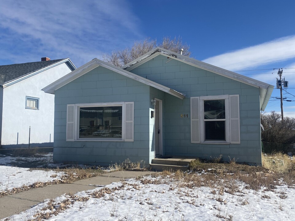 511 12th St in Rawlins, WY - Building Photo