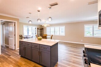 1900 Benjamin Franklin Dr in Sarasota, FL - Building Photo - Building Photo