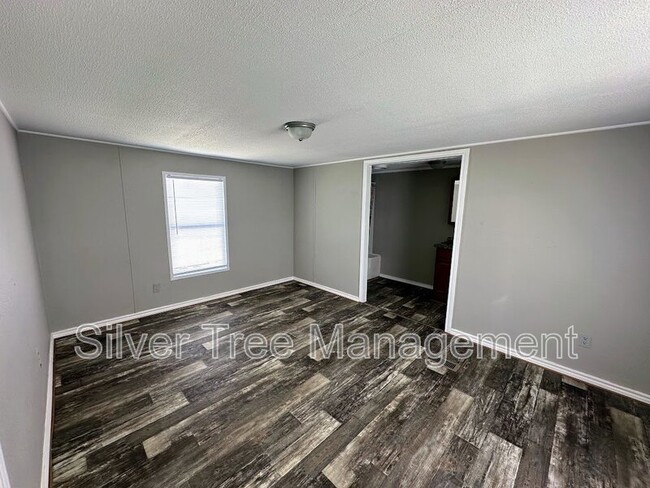 266 Lark Meadow Dr in Bridgeport, TX - Building Photo - Building Photo