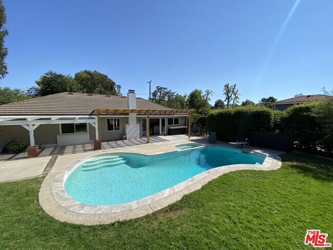 1343 Rancho Ln in Thousand Oaks, CA - Building Photo - Building Photo