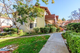 431 Costa Mesa Terrace in Sunnyvale, CA - Building Photo