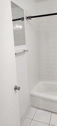 605 N Wolf Rd photo'