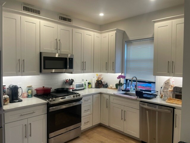 410 Shirley St, Unit 410 Shirley St #2 in Winthrop, MA - Building Photo