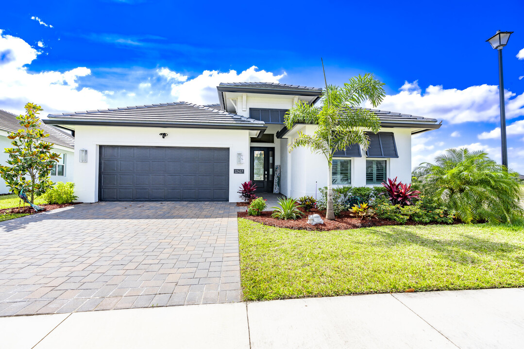 12417 SW Sunrise Lk Ter in Port St. Lucie, FL - Building Photo