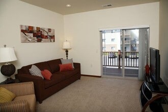 Paramount Villas in Aberdeen, SD - Building Photo - Building Photo