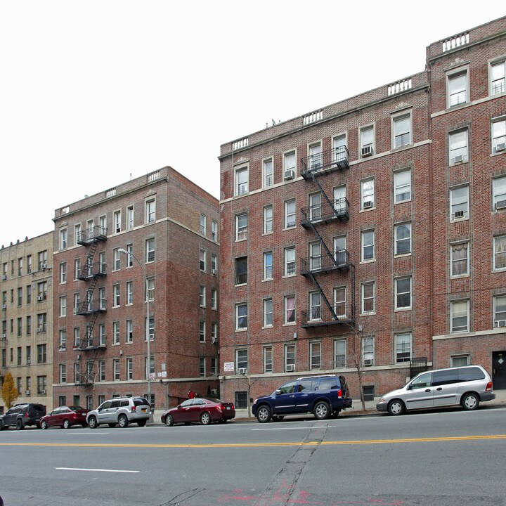 2542 University Ave in Bronx, NY - Foto de edificio