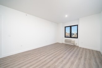 211 Baldwin Ave, Unit 311 in Jersey City, NJ - Building Photo - Building Photo