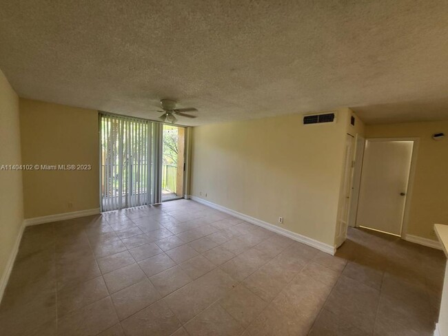 10765 Cleary Blvd in Plantation, FL - Building Photo - Building Photo