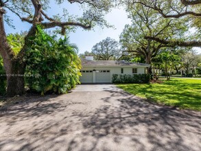 4701 Santa Maria St in Miami, FL - Foto de edificio - Building Photo