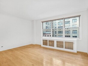141 E 55th St in New York, NY - Building Photo - Building Photo