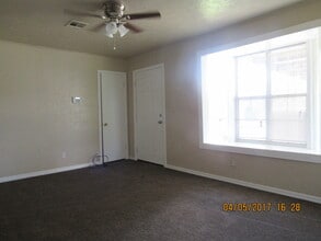 1437 NW Hoover Ave in Lawton, OK - Building Photo - Building Photo