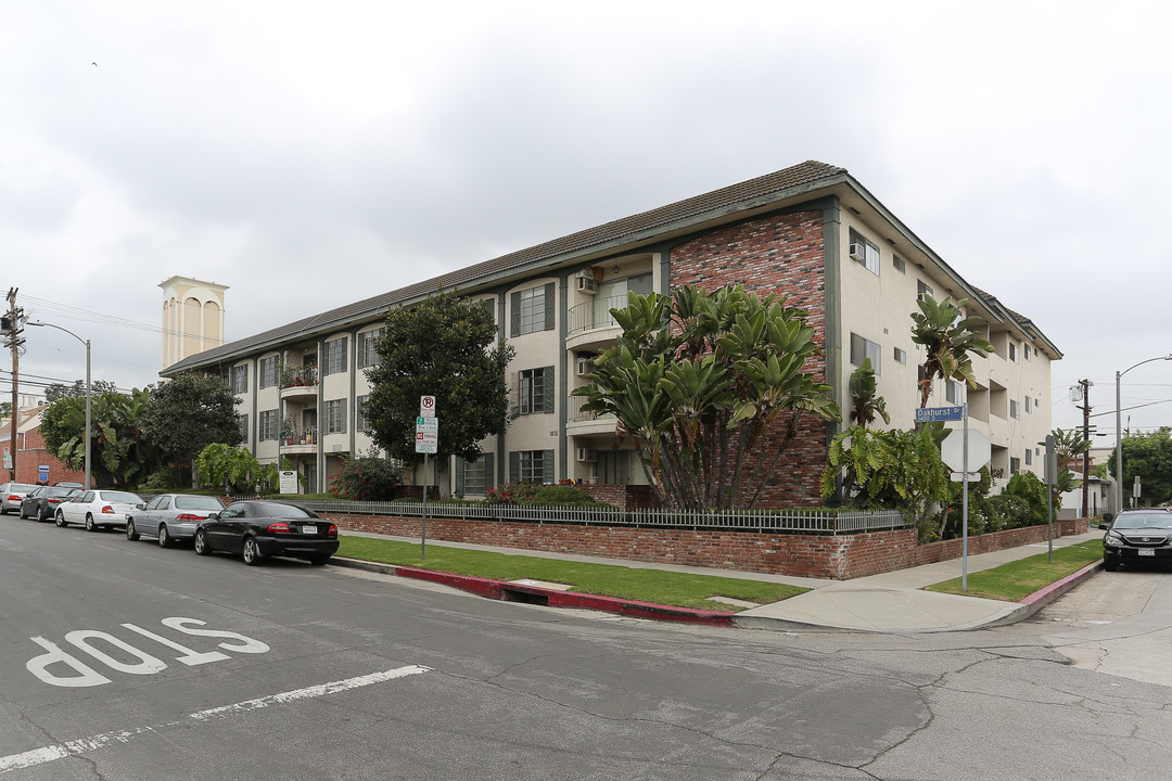 Saha Apartments in Los Angeles, CA - Building Photo