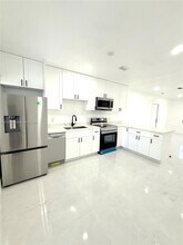 209 NW 10th St in Hallandale Beach, FL - Building Photo - Building Photo