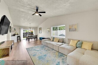 8540 NW 49th St in Lauderhill, FL - Building Photo - Building Photo