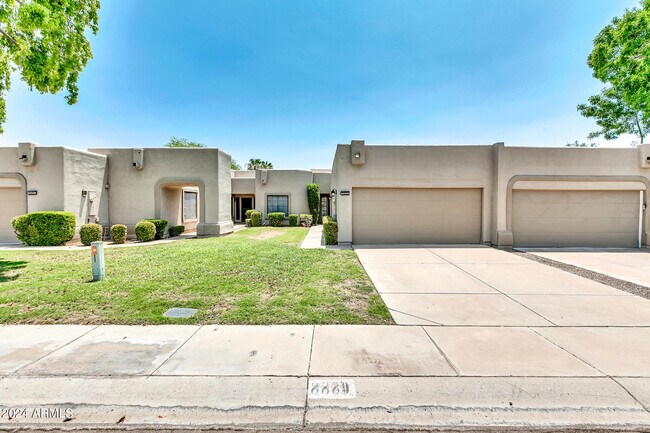 8889 E Meadow Hill Dr in Scottsdale, AZ - Building Photo - Building Photo