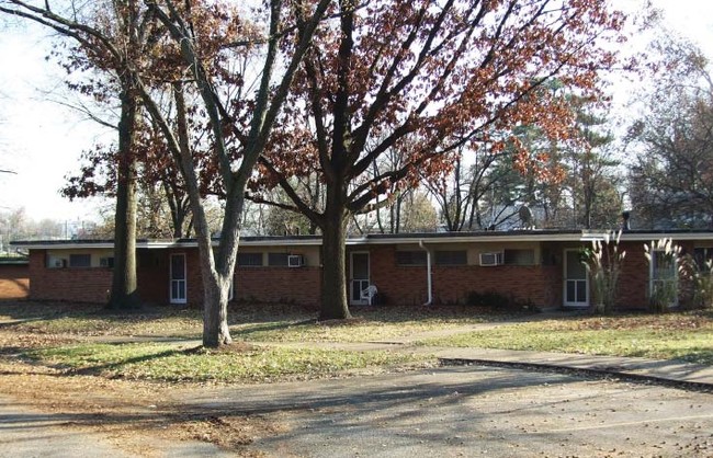 Engler Park Apartments in St. John, MO - Building Photo - Building Photo