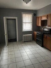 4943 N 8th St in Philadelphia, PA - Foto de edificio - Building Photo