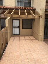 10303 NW 9th St Cir in Miami, FL - Building Photo - Building Photo
