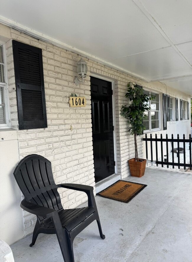 1604 SE Apache Ave in Stuart, FL - Building Photo - Building Photo