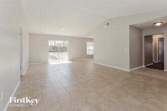 2005 N Parkton Dr in Deltona, FL - Foto de edificio - Building Photo