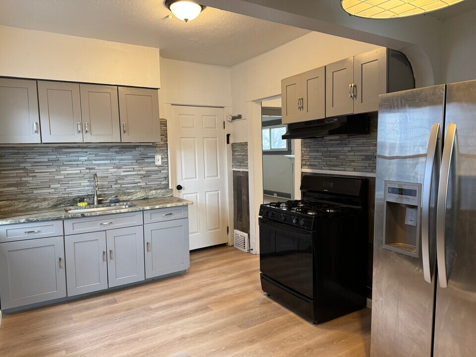 12509 Maple Ave in Cleveland, OH - Building Photo