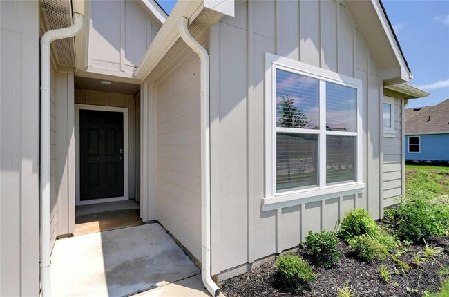 1711 Windsor Blvd in Lockhart, TX - Building Photo - Building Photo