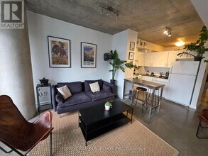 285 Mutual St in Toronto, ON - Building Photo - Building Photo