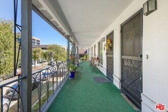 186 N Clark Dr in Beverly Hills, CA - Building Photo - Building Photo
