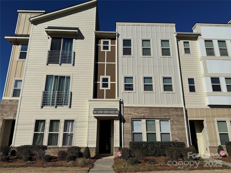 2631 Statesville Ave, Unit 225 in Charlotte, NC - Building Photo