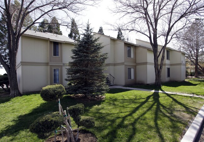 Sierra Woods Apartments in Sparks, NV - Foto de edificio - Building Photo