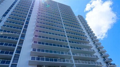 20505 E Country Club Dr, Unit 2039 in Aventura, FL - Building Photo - Building Photo