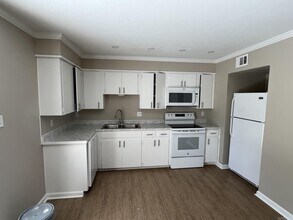 9019 N Rodney Parham Rd in Little Rock, AR - Building Photo - Building Photo