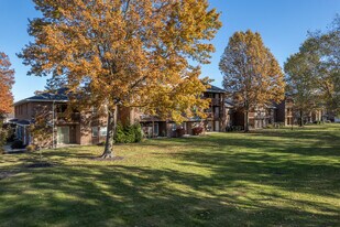Estates One Condominiums in Broadview Heights, OH - Building Photo