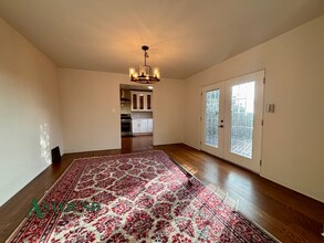 915 Glendome Cir in Oakland, CA - Building Photo - Building Photo