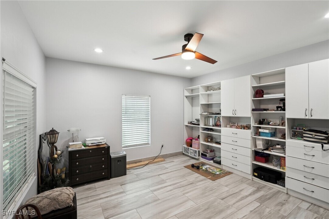 1570 Golden Gate Blvd W in Naples, FL - Building Photo