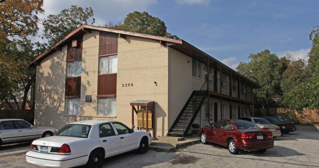 2206 W Hickory St in Denton, TX - Foto de edificio - Building Photo