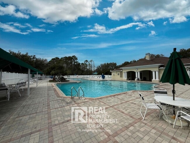 5238 Gato Del Sol Cir in Zephyrhills, FL - Building Photo - Building Photo