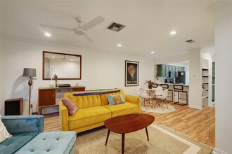 3801 Menchaca Rd in Austin, TX - Building Photo - Building Photo